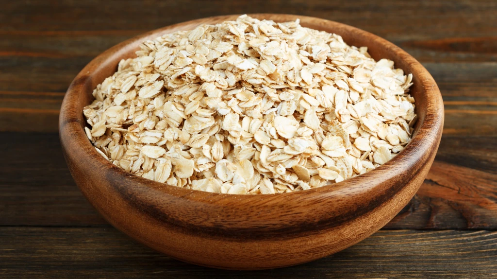 Rolled oats in a bowl